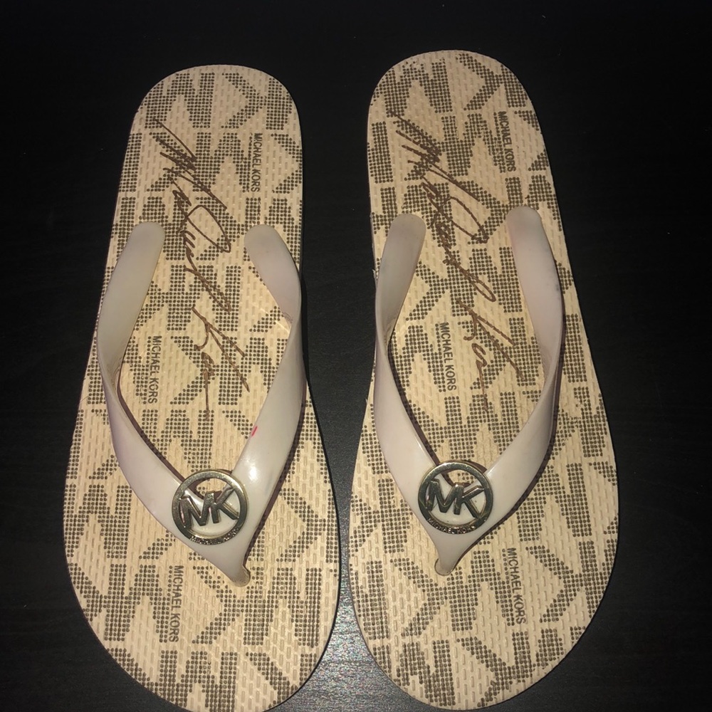 Michael Kors flip flops. US SIZE 8.